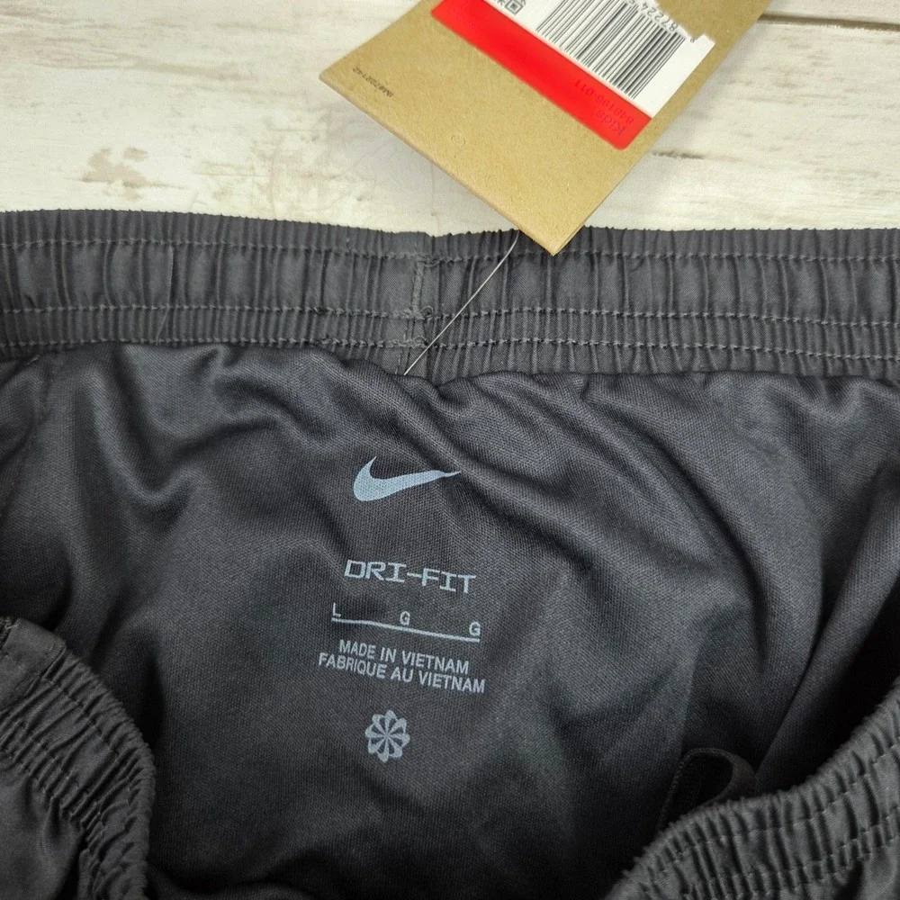 Nike Running Shorts Kids Large Black Dri-FIT 848196-011 Standard Fit Athletic